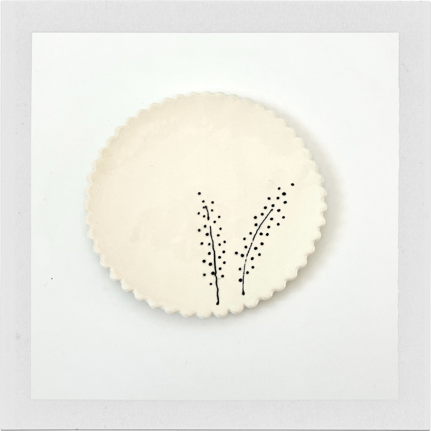 Scallop Plates Black Accent Design