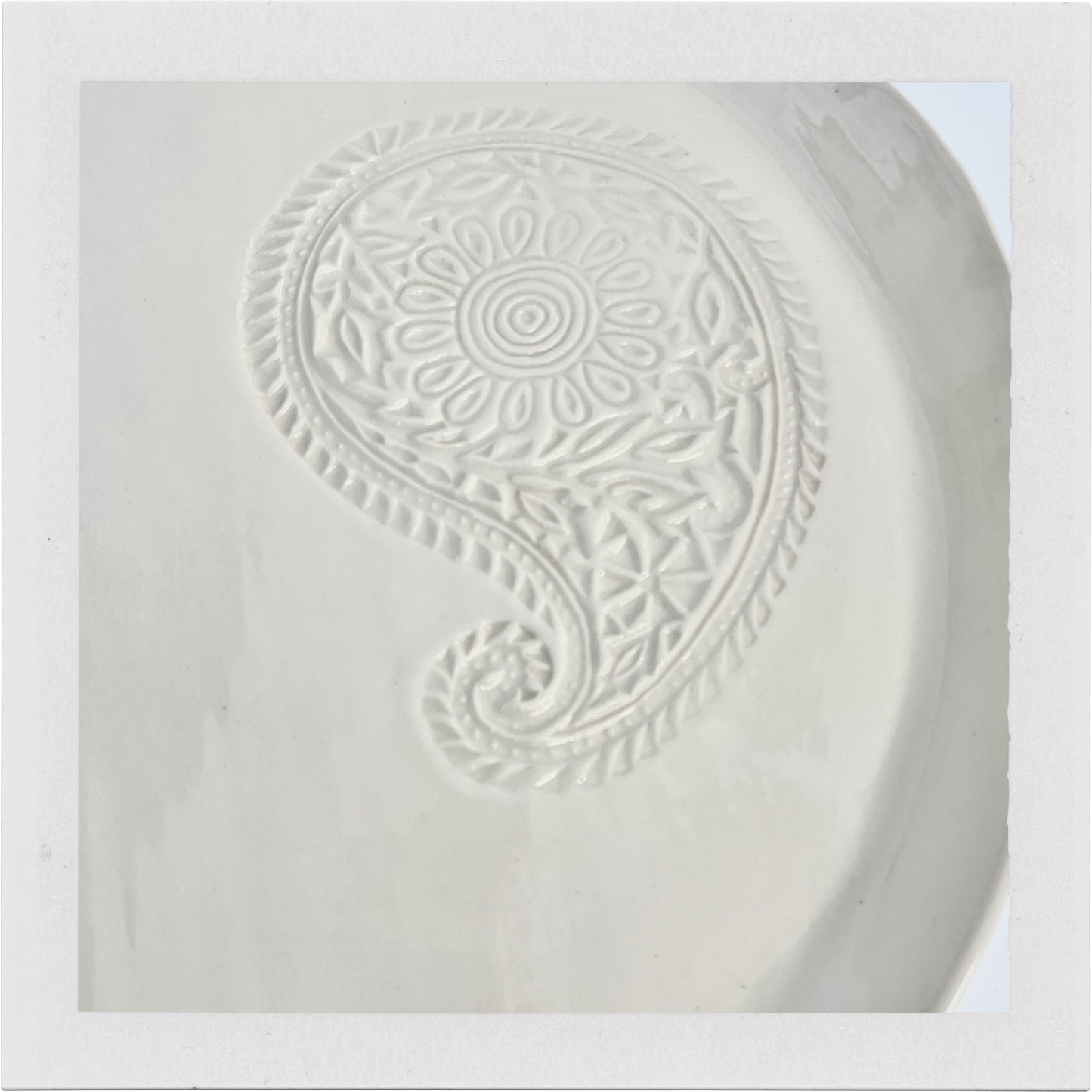 Round serving tray - Paisley design