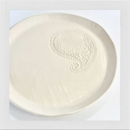 Large Natural Round serving tray - Paisley design